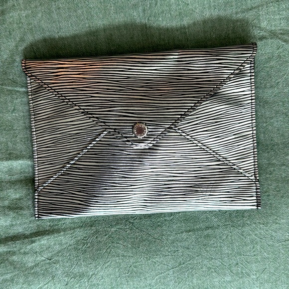 Louis Vuitton Epi Leather Metallic Clutch - Picture 1 of 5